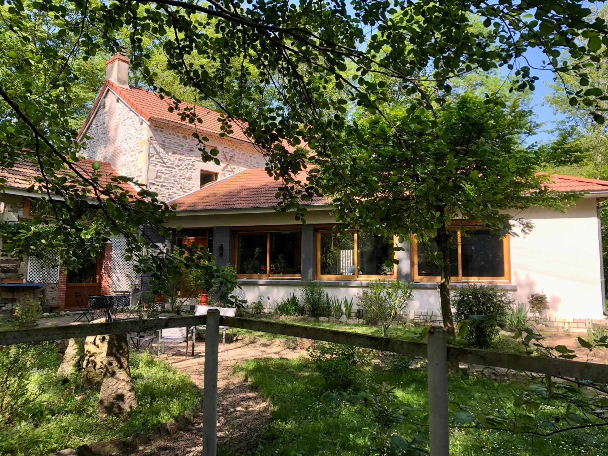 Chambre Sur Une Ile Saint-Bonnet-de-Rochefort Exterior photo
