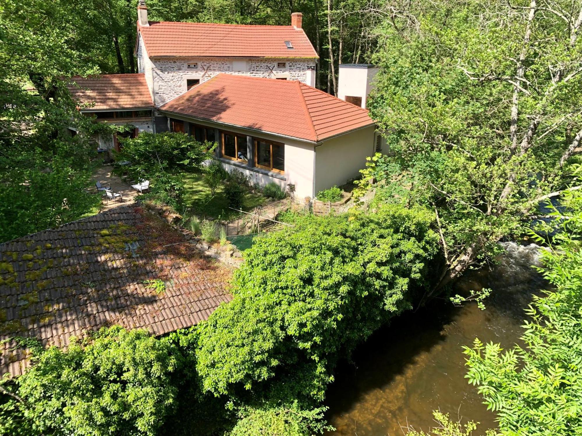 Chambre Sur Une Ile Saint-Bonnet-de-Rochefort Exterior photo